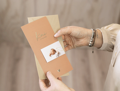 Maak het geboortekaartje extra persoonlijk met een DIY fotolabel