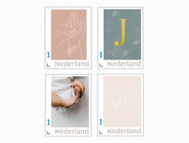 Verzend je post extra feestelijk met een persoonlijke postzegel, helemaal in stijl van de trouwkaart of het geboortekaartje